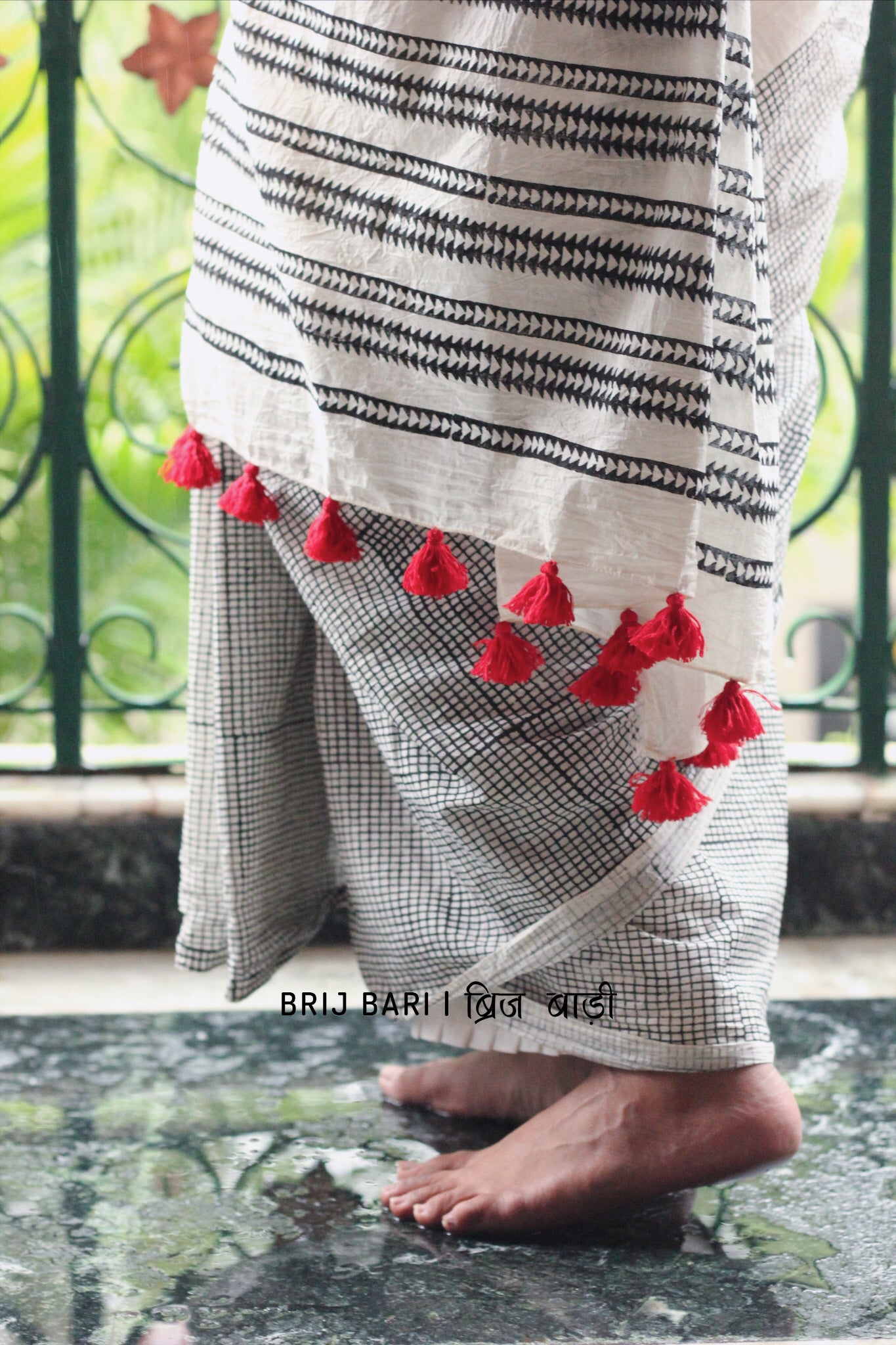 PANKTI- Handcrafted Mulmul Saree