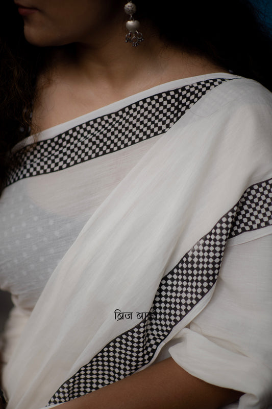 SAAVRI- Handcrafted Mulmul Saree