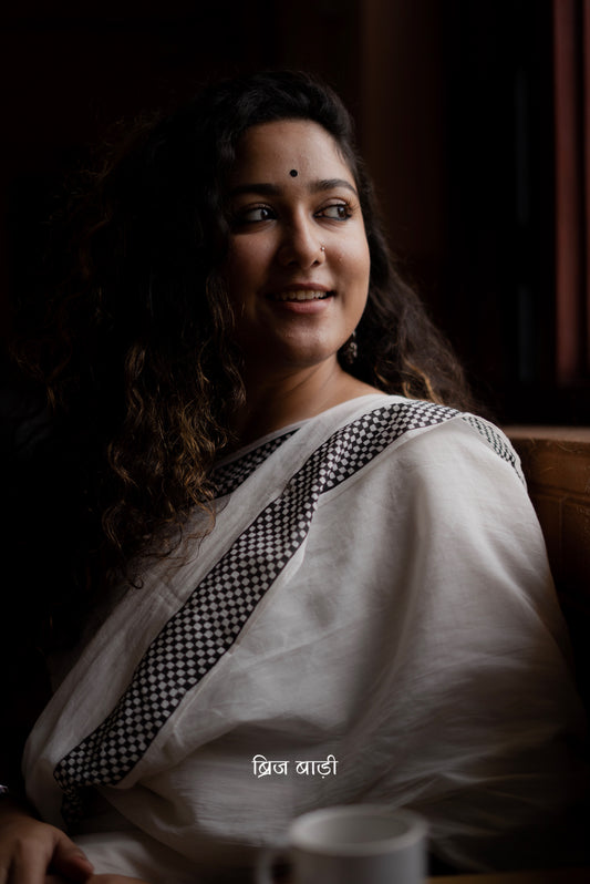 SAAVRI- Handcrafted Mulmul Saree